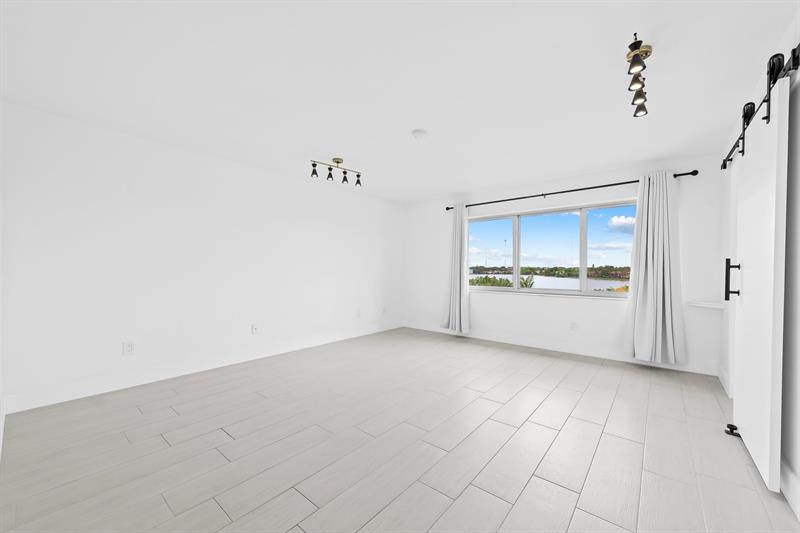 Image 12 of 25 For 877 195th St  422