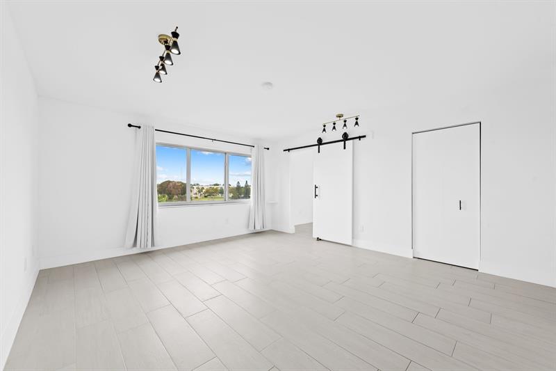 Image 15 of 25 For 877 195th St  422