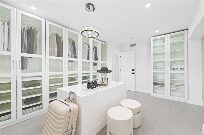 Image 16 of 25 For 877 195th St  422