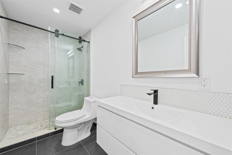 Image 21 of 25 For 877 195th St  422