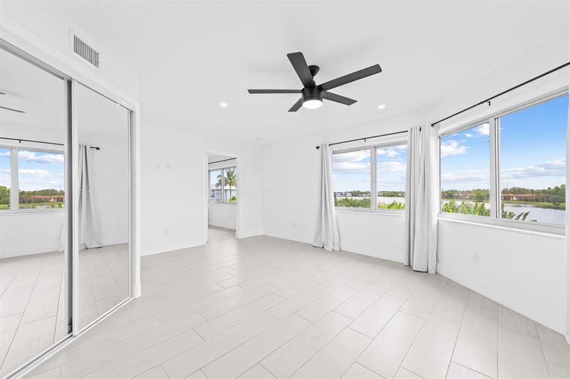 Image 24 of 25 For 877 195th St  422