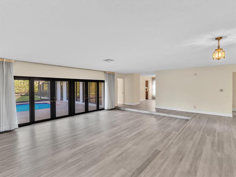 Image 18 of 92 For 1342 100th Dr