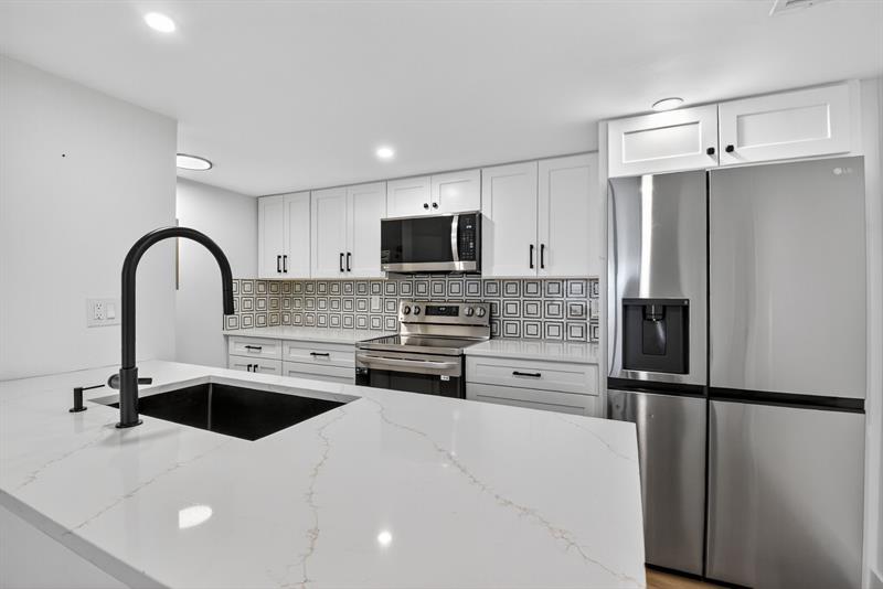 Image 13 of 52 For 5843 Thisledown Ct