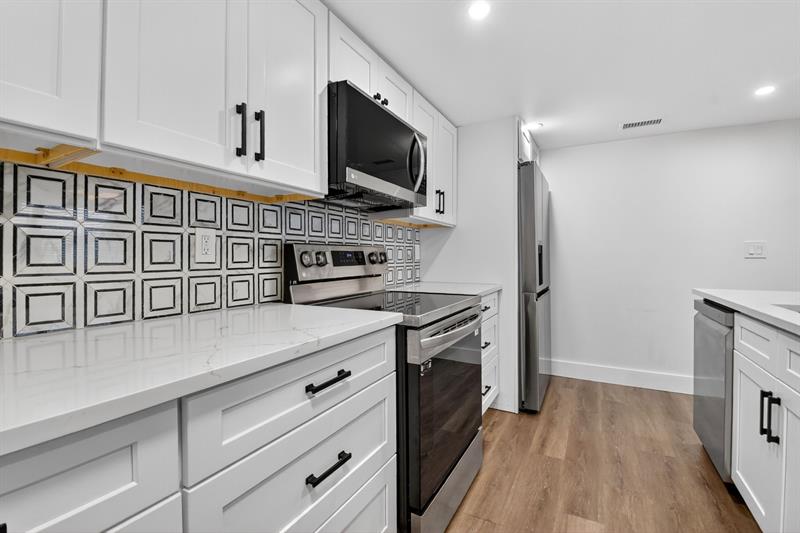 Image 15 of 52 For 5843 Thisledown Ct