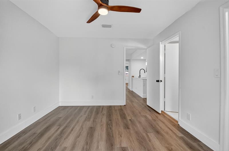 Image 19 of 52 For 5843 Thisledown Ct