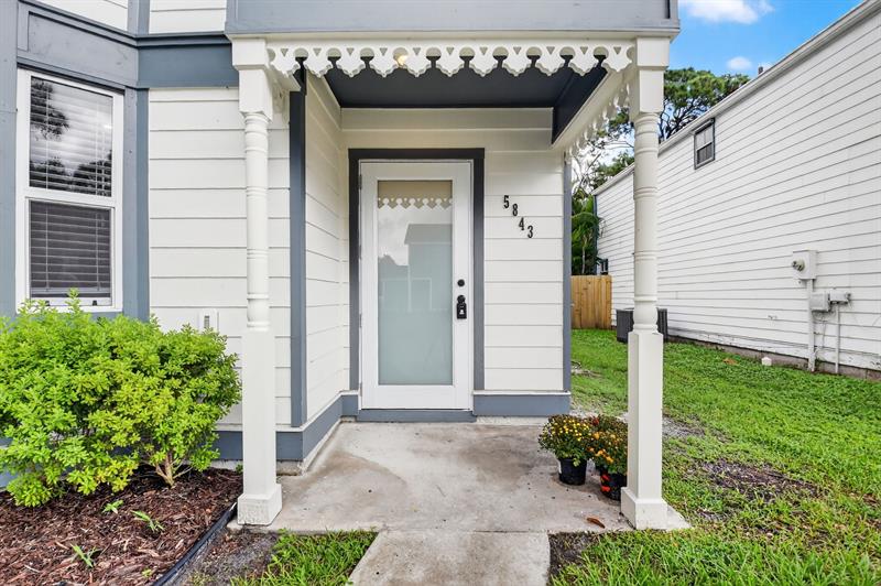 Image 3 of 52 For 5843 Thisledown Ct