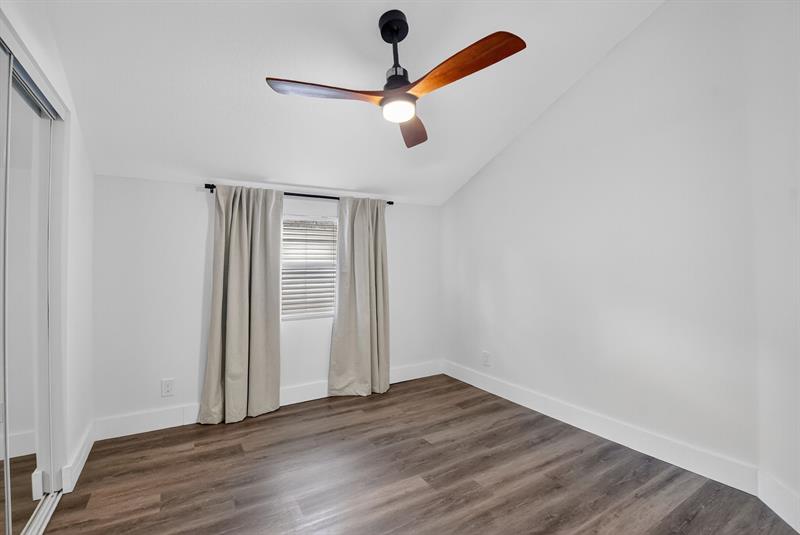 Image 31 of 52 For 5843 Thisledown Ct