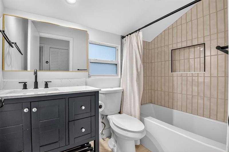 Image 33 of 52 For 5843 Thisledown Ct