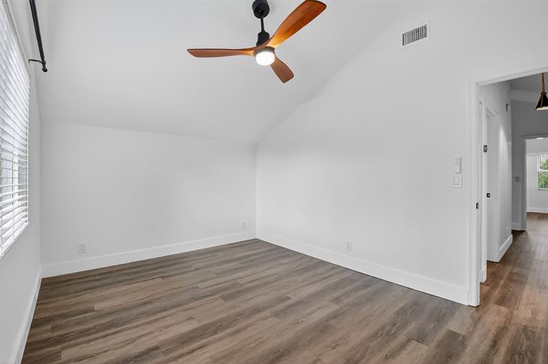 Image 36 of 52 For 5843 Thisledown Ct