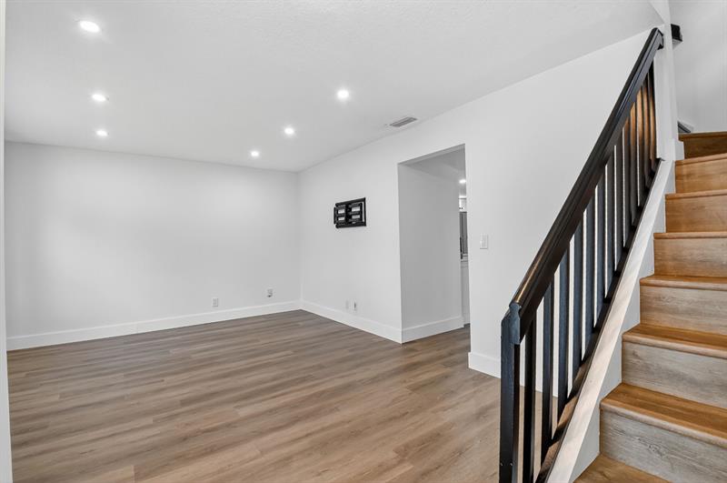 Image 4 of 52 For 5843 Thisledown Ct