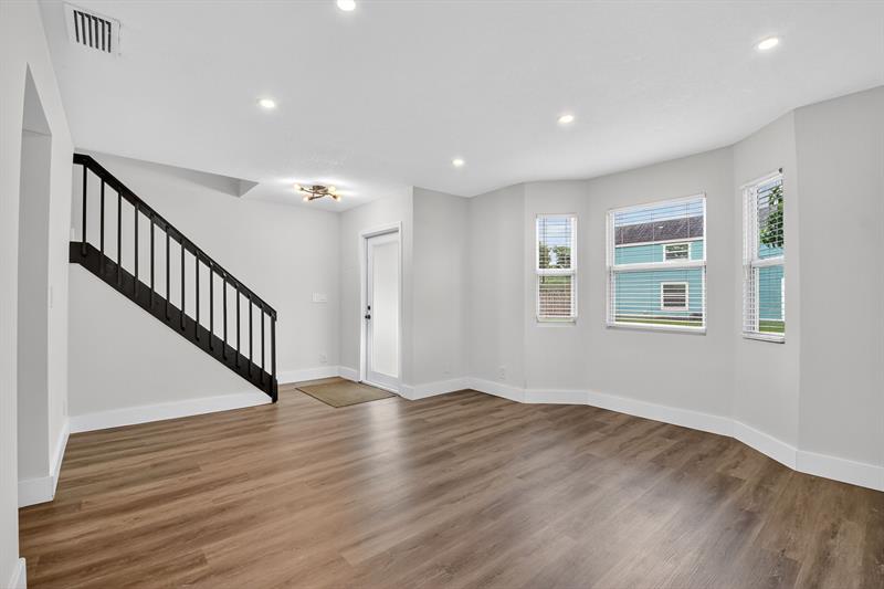 Image 5 of 52 For 5843 Thisledown Ct