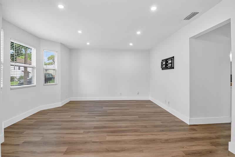 Image 6 of 52 For 5843 Thisledown Ct