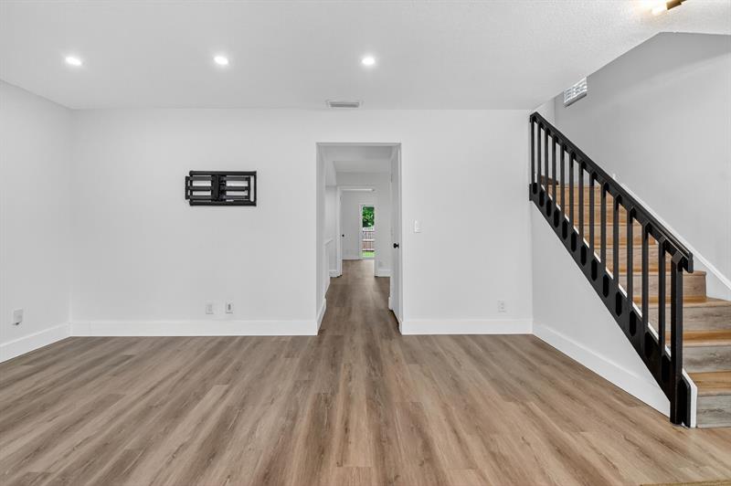 Image 7 of 52 For 5843 Thisledown Ct