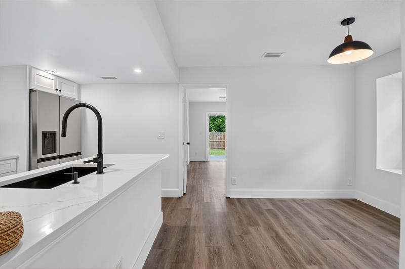 Image 8 of 52 For 5843 Thisledown Ct