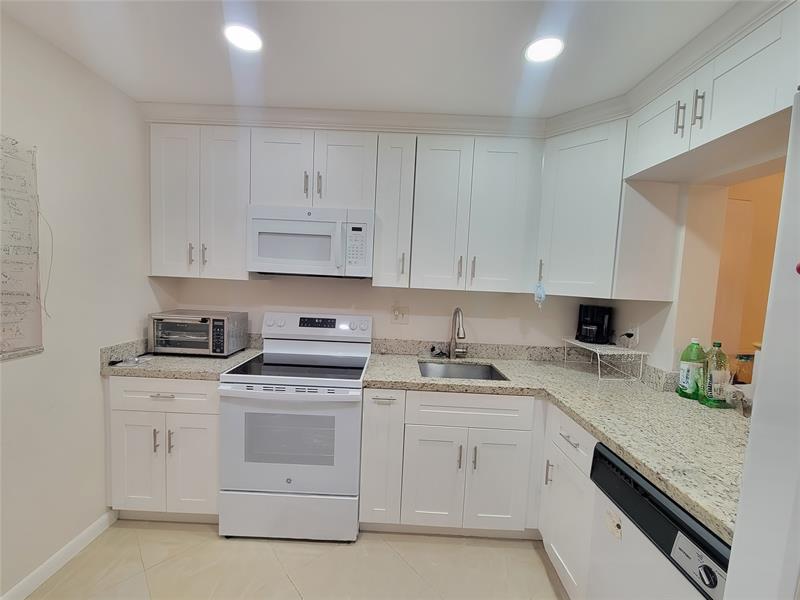 Image 2 of 4 For 5945 Del Lago Cir  105