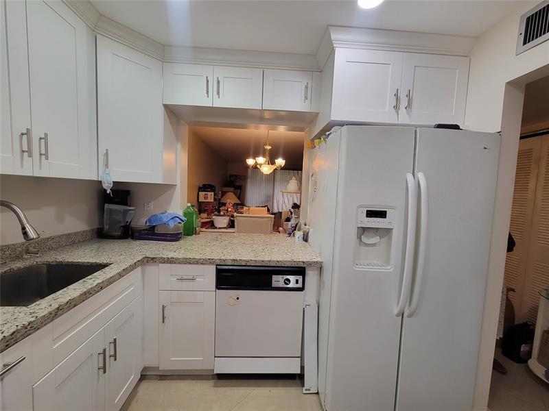 Image 3 of 4 For 5945 Del Lago Cir  105