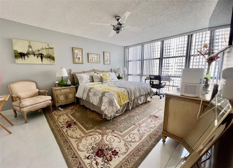 Image 5 of 24 For 2049 Ocean Dr  1108