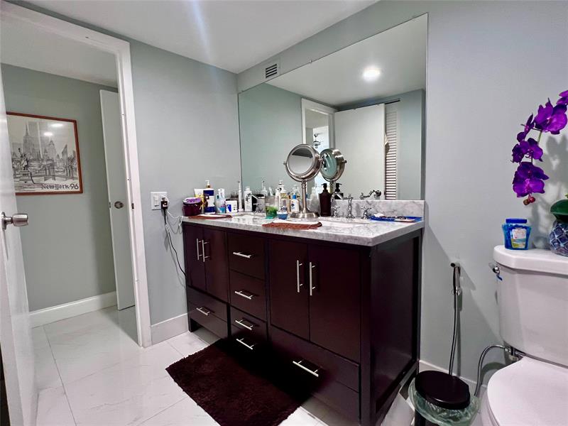 Image 7 of 24 For 2049 Ocean Dr  1108