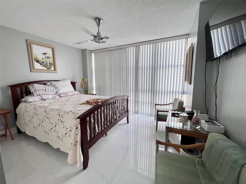 Image 8 of 24 For 2049 Ocean Dr  1108