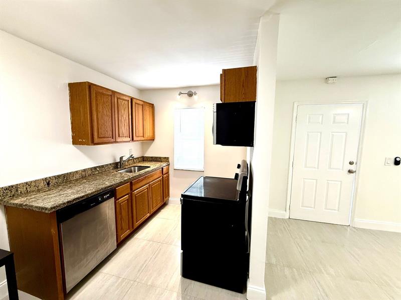 Image 2 of 11 For 607 29th Dr  24
