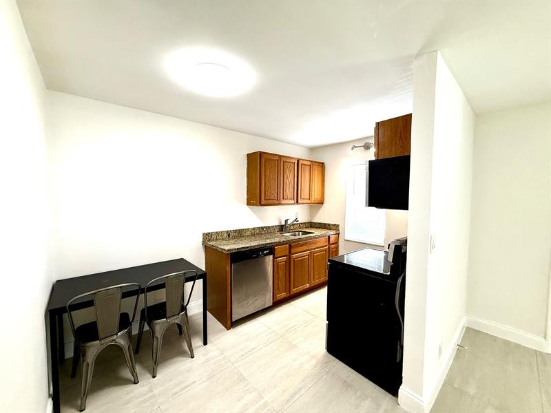 Image 3 of 11 For 607 29th Dr  24