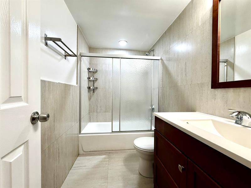 Image 6 of 11 For 607 29th Dr  24