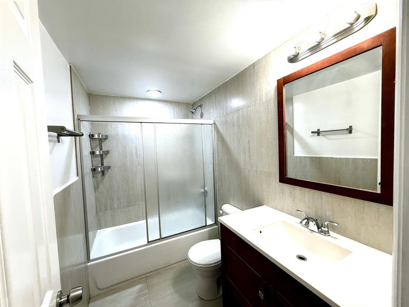 Image 7 of 11 For 607 29th Dr  24