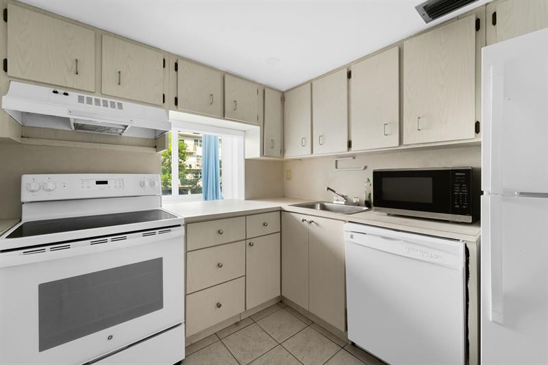 Details for 250 180th Dr  206, Sunny Isles Beach, FL 33160