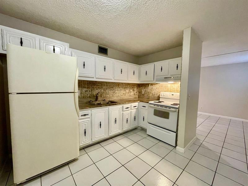 Image 3 of 14 For 511 Kalmia Dr  7