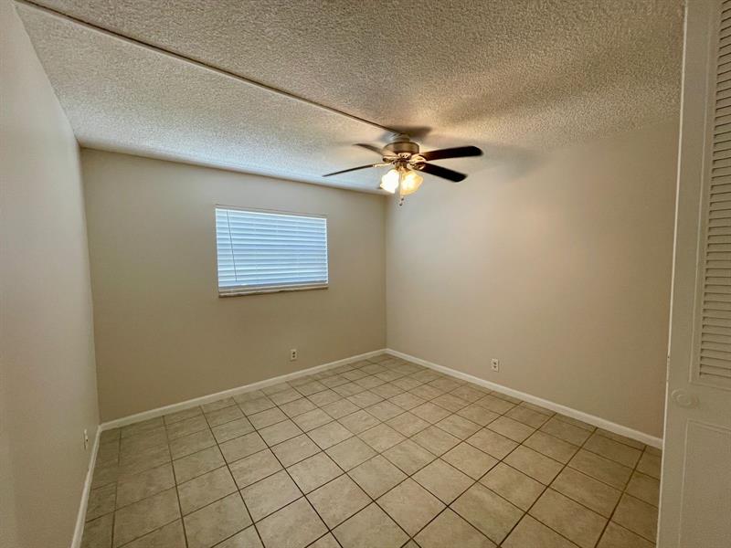 Image 5 of 14 For 511 Kalmia Dr  7