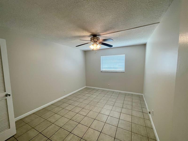 Image 7 of 14 For 511 Kalmia Dr  7