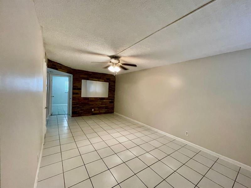 Image 8 of 14 For 511 Kalmia Dr  7