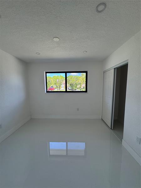 Image 14 of 18 For 1420 198th St