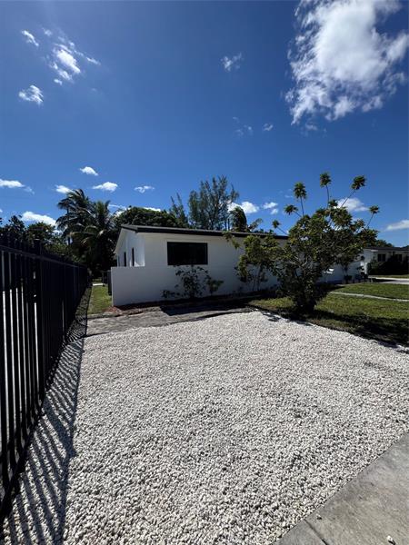 Image 4 of 18 For 1420 198th St