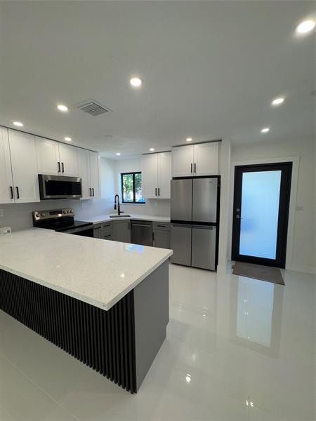 Image 6 of 18 For 1420 198th St