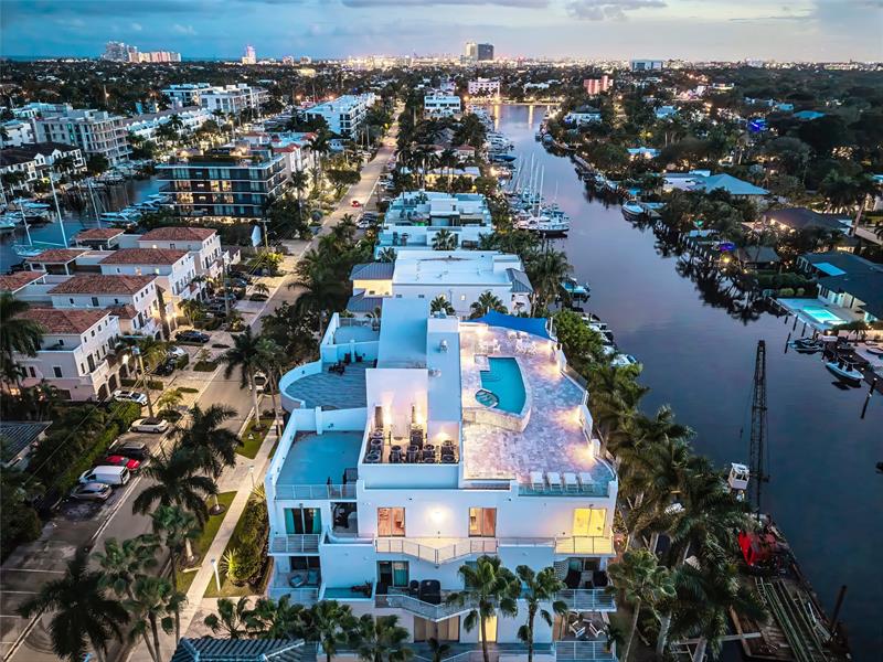 Image 6 of 49 For 301 Hendricks Isle  10