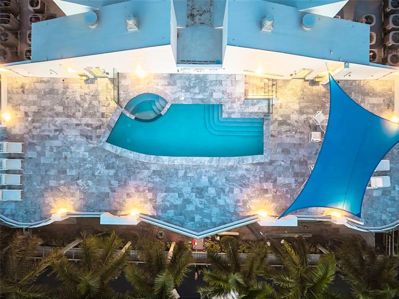 Image 7 of 49 For 301 Hendricks Isle  10