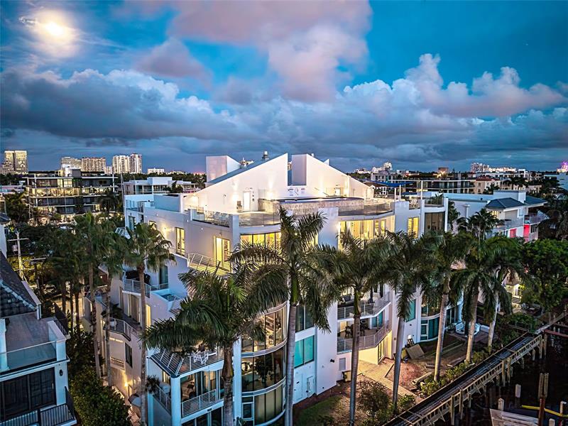 Image 9 of 49 For 301 Hendricks Isle  10