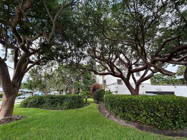 Image 3 of 6 For 2300 33rd Ave  403