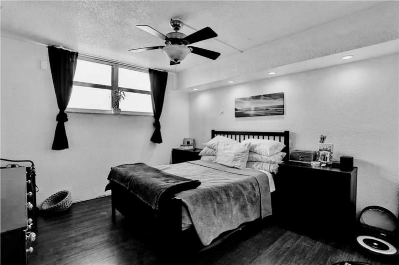 Image 11 of 18 For 2400 10th St