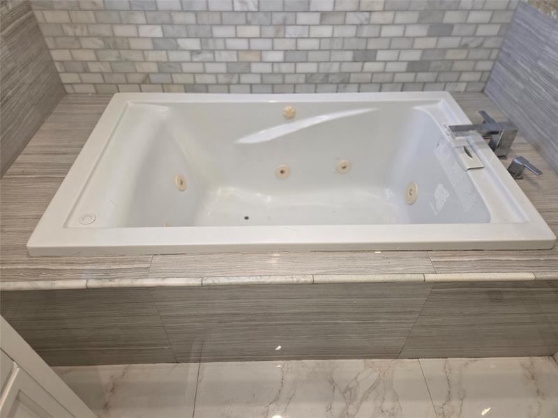 Image 9 of 23 For 7000 39th Ct