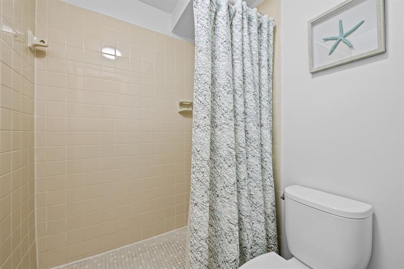 Image 24 of 26 For 1470 Sheridan St  16c