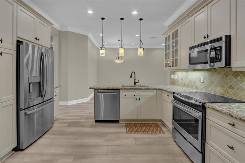 Image 10 of 41 For 14747 Barletta Way