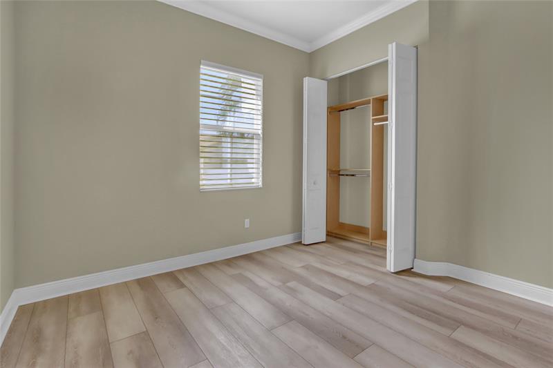 Image 26 of 41 For 14747 Barletta Way