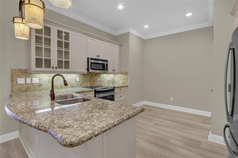 Image 8 of 41 For 14747 Barletta Way