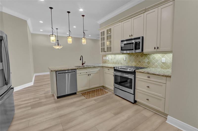 Image 9 of 41 For 14747 Barletta Way