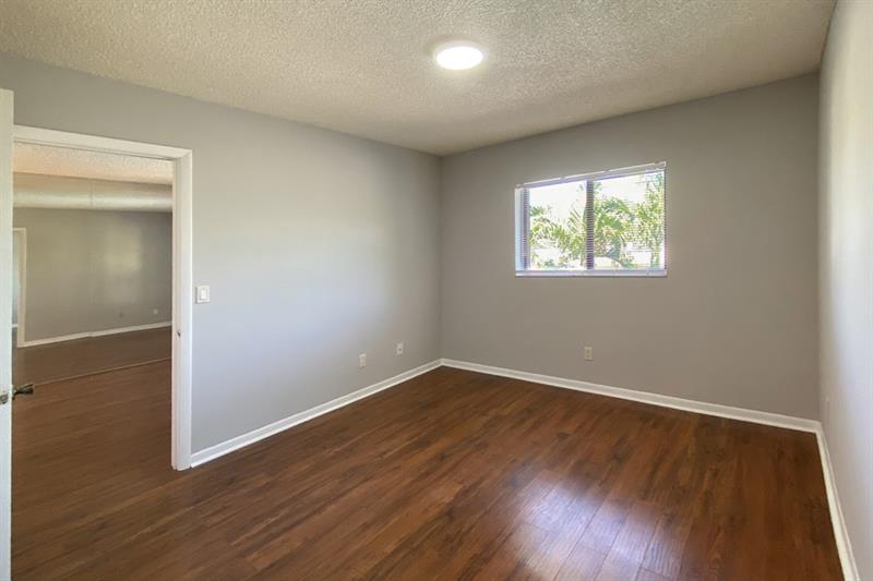 Image 17 of 21 For 2965 8th Ter  203