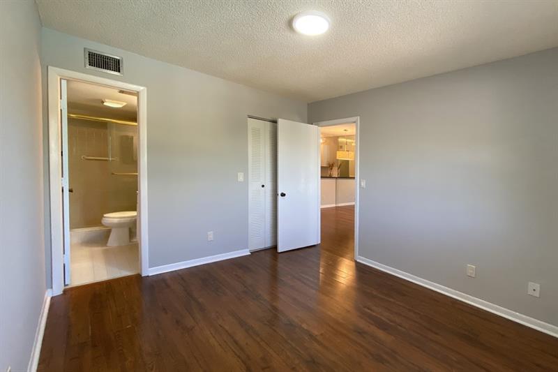 Image 18 of 21 For 2965 8th Ter  203