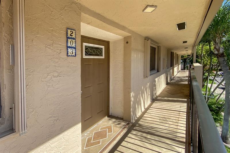 Image 3 of 21 For 2965 8th Ter  203