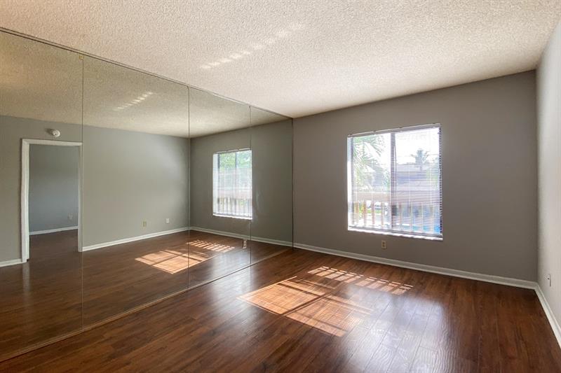 Image 5 of 21 For 2965 8th Ter  203